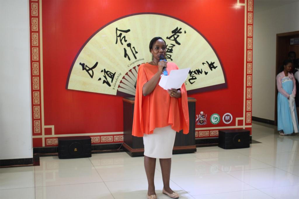本土汉语教师茹丝主持活动