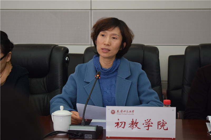 初等教育学院副院长刘锋介绍培养经验