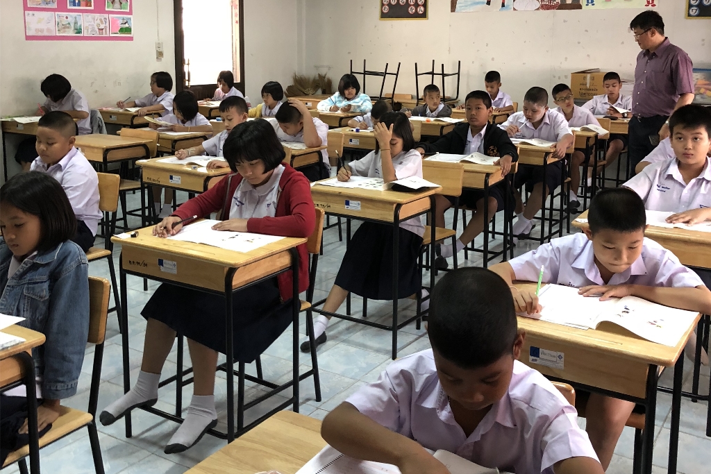 图4:分考点某考场一级小考生认真答题