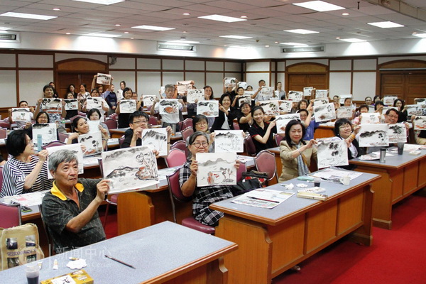http://www.tjnu.edu.cn/__local/8/4C/EF/A0C8B6D61AF094A34C3A76BE721_BFD29A8D_1E68C.jpg