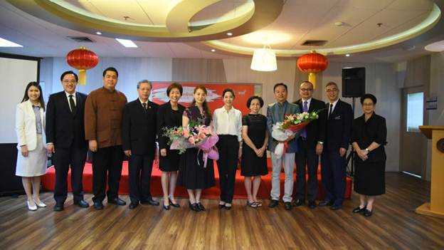 校领导与音乐家合影留念.jpg