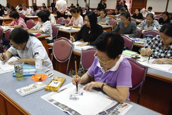 图片3:曼谷及周边地区本土教师认真创作中国画.jpg